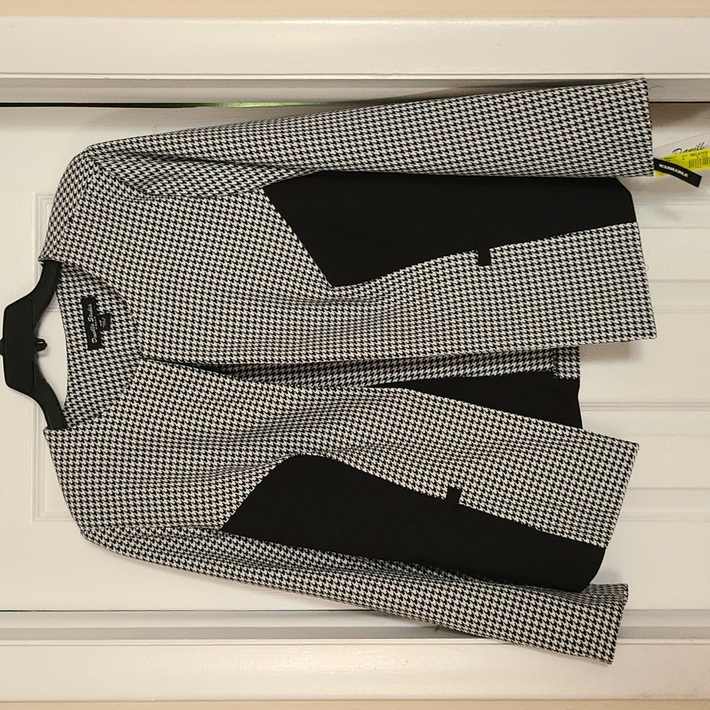 Clothes - Picture 2 of 3